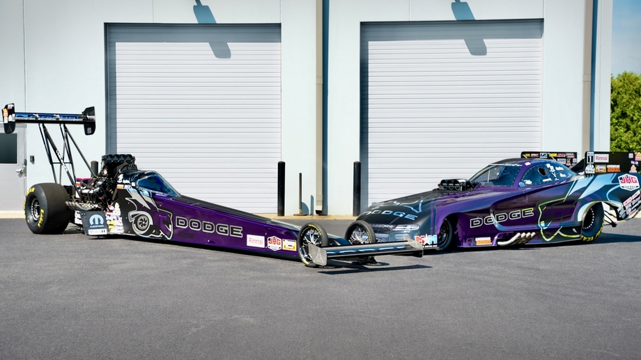 リチャード・アヴェドン / パフォーマンス Stewart, Hagan, Pruett reveal new Dodge Charger Super Bee Purple